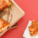 ¿De dónde proviene la palabra “pizza”?