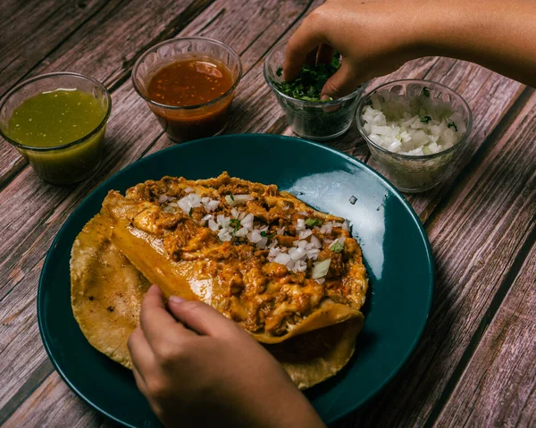 Antojitos mexicanos